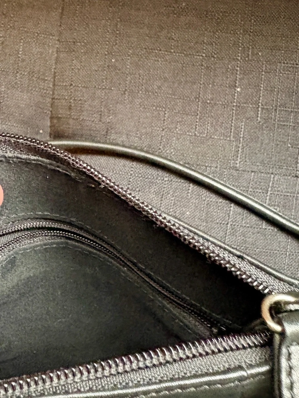 Fossil Black Leather Men's Wallet with Embossed Logo